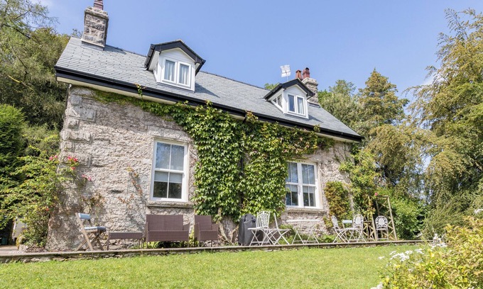 Grange-over-Sands Cottage | 4 bedroom accommodation in Grange Over Sands