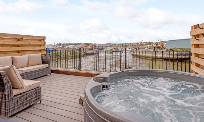 Gisleham Cottage | 4 bedroom accommodation in Oulton Broad, near Lowestoft