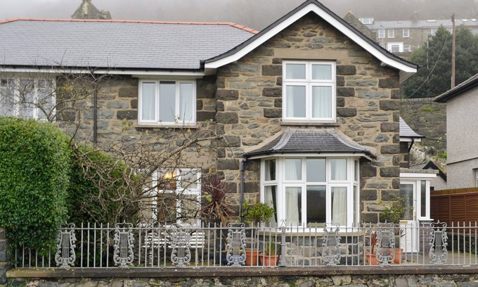 Barmouth Cottage | 4 bedroom accommodation in Barmouth, near Dolgellau