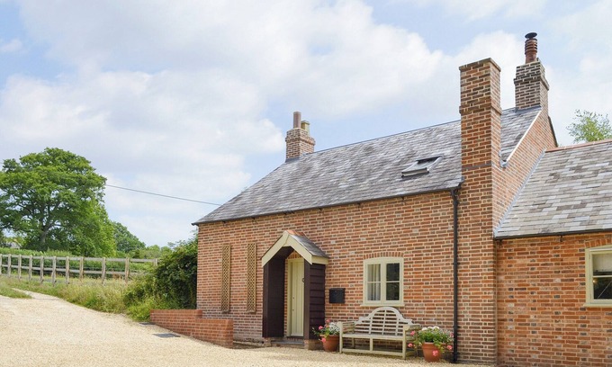 New Forest District Cottage | 4 bedroom accommodation in Boldre, near Lymington