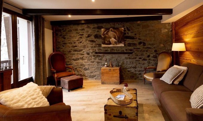 Valloire Apartment | 4-Bedroom Apartment for 8/9 Guests, South-Facing, Central Valloire Location