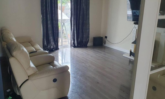 Waterlooville House | 4 bedroom detached Home with Privacy