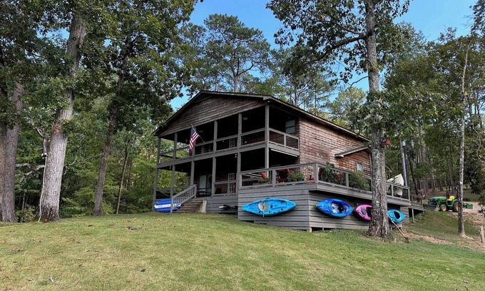 Little Kowaliga Cabin | 4 bedroom Family Cabin at Grateful Cove, Lake Martin, AL