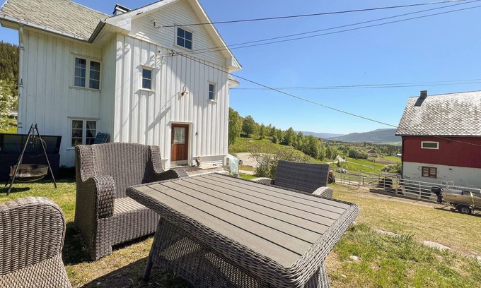 Vang House | 4 bedroom gorgeous home in Ryfoss