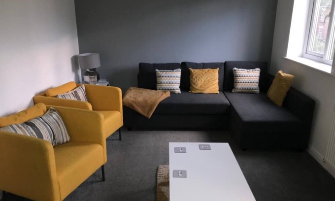 Ashton-under-Lyne House | 4 Bedroom Home - Sleeps 7, Pet Friendly & Parking