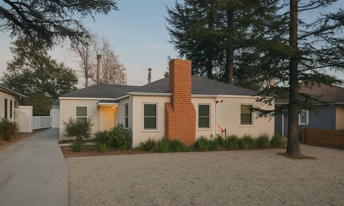 Pasadena House | 4-bedroom house in brilliant Pasadena with AC, WiFi