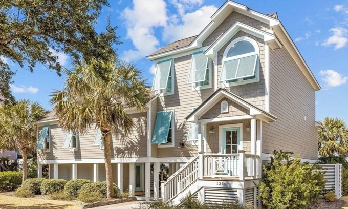 Morehead City House | 4-bedroom house in amazing Atlantic Beach with beautiful views of the sound