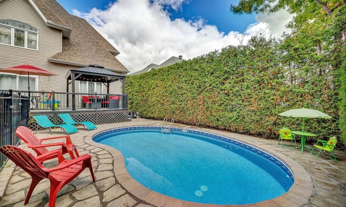 Aylmer House | 4 bedroom house with heated pool and gym