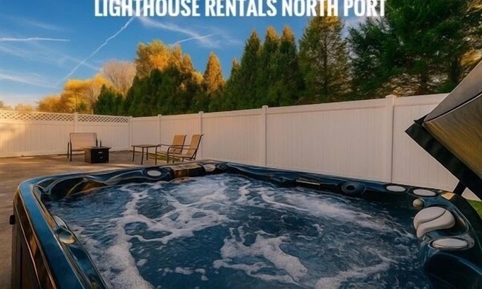 Huron House | 4 bedroom North Port w/Hot Tub