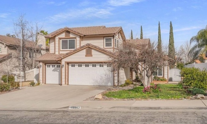 Riverside Apartment | 4 Bedroom Single family L-594199 by Houzlet