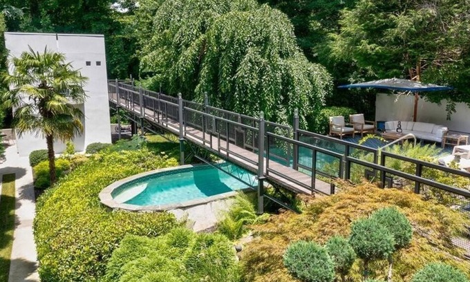 Buckhead Apartment | 4 Bedroom Single family 255314 by Houzlet