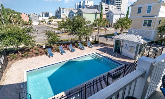 Myrtle Beach House | 4 Bedroom! Snowbirds Welcome! Steps to Beach!