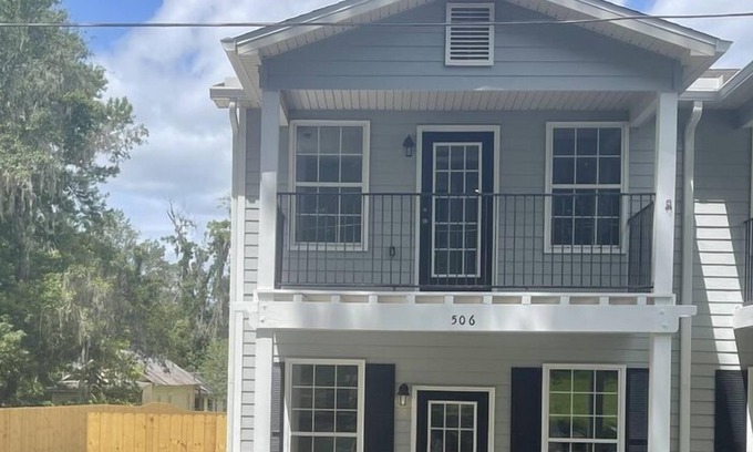 Tallahassee House | 4 Bedroom Townhome 417009 by Houzlet