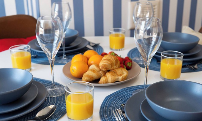 New Brighton House | 4 bedroom townhouse, 2 min to beach, sleeps 6, free WiFi & parking