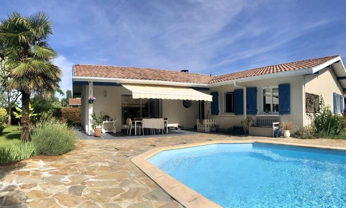 Messanges House | 4 bedroom villa with swimming pool, in a large lush garden, 3km from the beaches