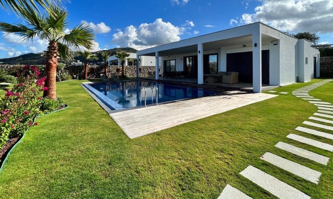 Yalikavak Villa | 4 Bedroom Villa with Private Pool and Separate Staff Room in Yalıkavak