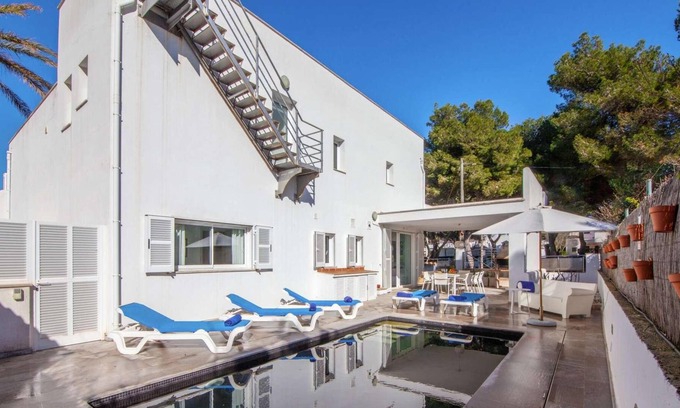 Marina Manresa Villa | 4 Bedroom villa with sea views and pool.