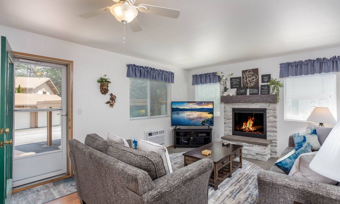 Downtown Leavenworth Condo | 4 Beds, Walk to Downtown, Free Parking, Pet Friendly, Grnd Flr