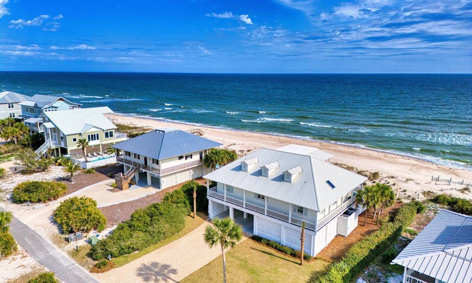 Treasure Beach Village House | 4 BR 3.5 Bath, Beach Front, Heated Pool, Dog Friendly Private Plantation Home