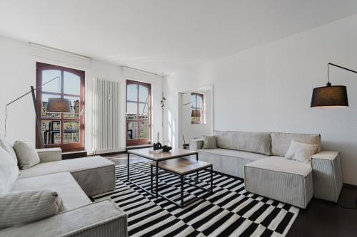 Mitte Apartment | 4 BR Apartment - ZENTRAL - GERÄUMIG - KÜCHE - TERRASSE - WIFI - KAFFEE - PARKHAUS
