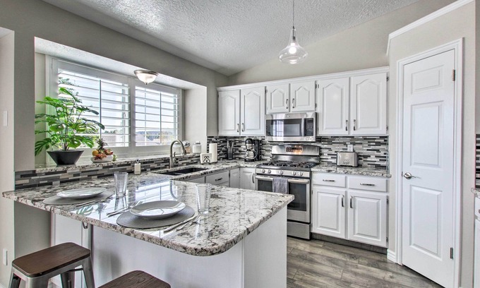 Layton House | 4 BR Home Near HAFB, Restaurants, & Snowbasin!