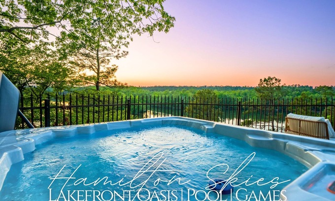 Mid America House | 4 BR Lakefront Lodge, Privet Heated Pool, Kayaks