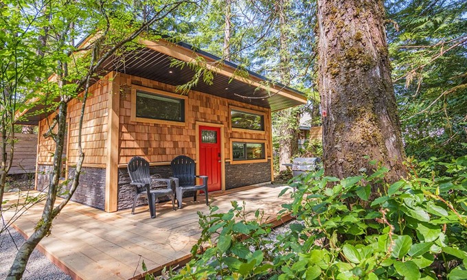 Ucluelet Cabin | #4 CABIN COUPLES KING BED HOTTUB BEACH