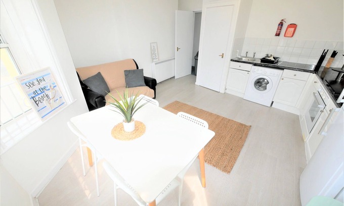 West Cliff Apartment | 4 Daimler Beach Apartment - Town Centre