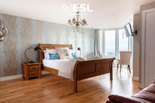 New Quay House | 4 En Suite Bedroom Home Overlooking New Quay Sea