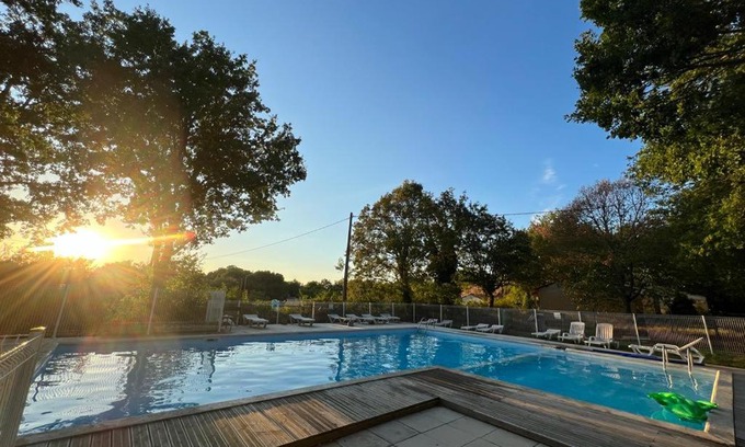 Saint-Aubin-de-Nabirat House | 4-Gîte 4 personnes avec piscine