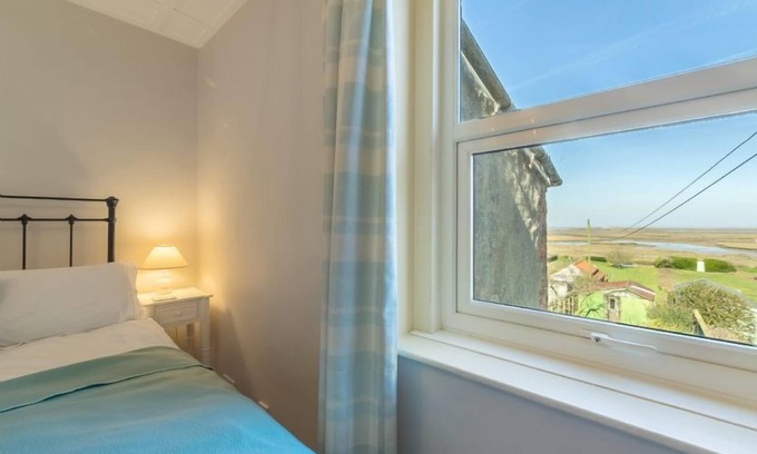 Burnham Deepdale House | 4 Harbour View, Brancaster Staithe, Norfolk