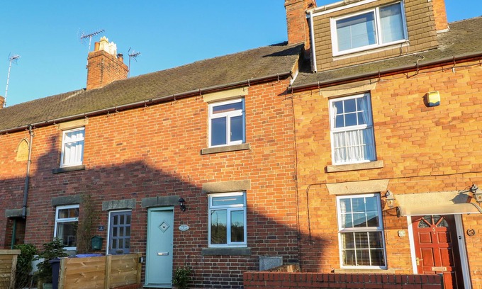 Ashbourne Cottage | 4 JUBILEE COTTAGES, family friendly, with a garden in Ashbourne