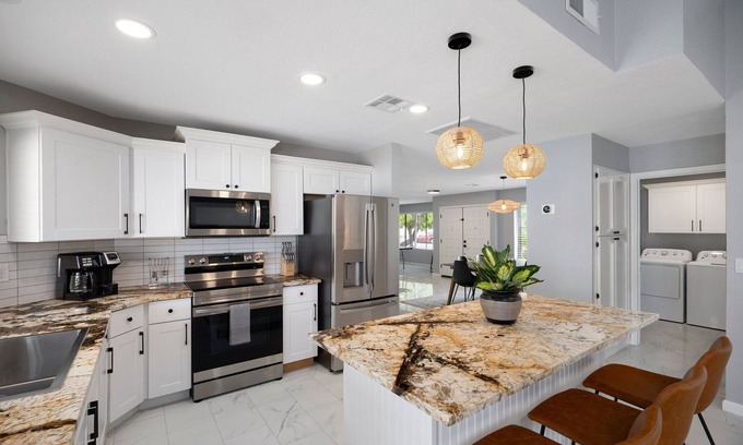 Covey House | 4 King Beds - Quiet Neighborhood, Heated Pool+Putting Green+Bocce