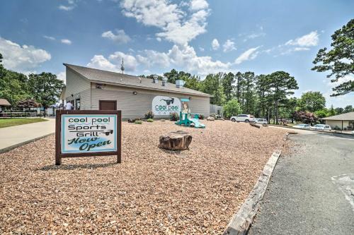 Fairfield Bay Apartment | 4 Mi to Greers Ferry Lake Condo with Deck and Balcony