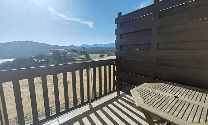 Les Angles Apartment | 4-person apartment with lake view