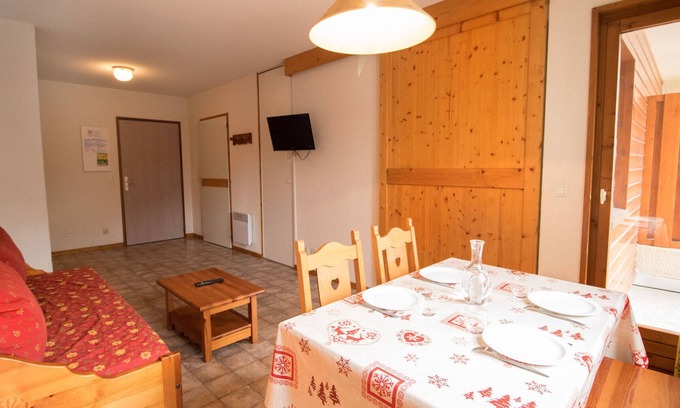 Aussois Apartment | 4-Person Apartment with Terrace in Aussois, Parking Included