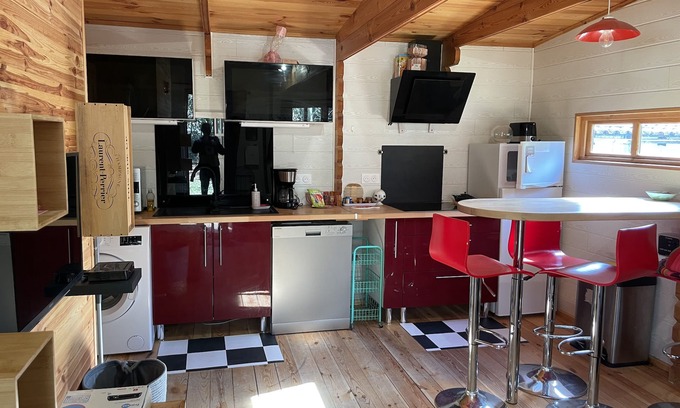 La Tremblade Ski Chalet | 4-person CHALET in a private wood 3 km from the beach