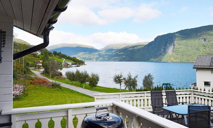 Stryn House | 4 person holiday home in Utvik-By Traum