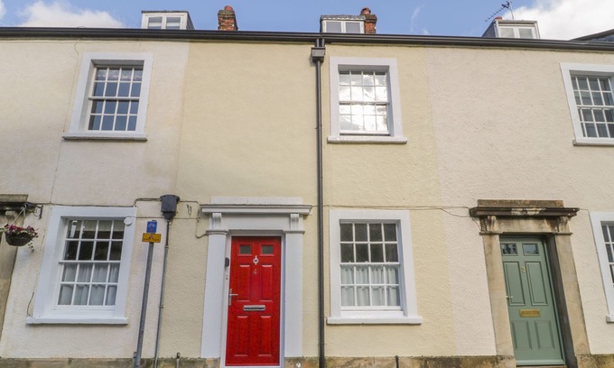 Wells Cottage | 4 PRIEST ROW, pet friendly, character holiday cottage in Wells