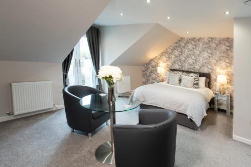 Perth Apartment | 4 Private bedroom house with 3 parking spaces free