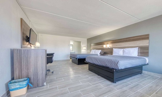 Revelo Hotel | 4 Relaxing Rooms w/Pool, Free Breakfast, Near Cumberland Falls & Local Trails