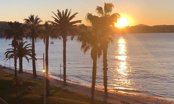 Bandol Apartment | 4-room apartment 90 m² + Terrace 17 m². Sea Front, Panoramic Sea View