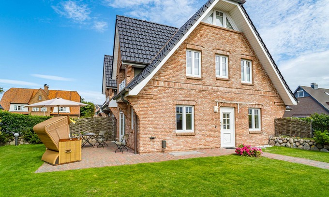 Westerland Apartment | 4-room vacation apartment for max. 5 persons with terrace and beach chair (seasonal).