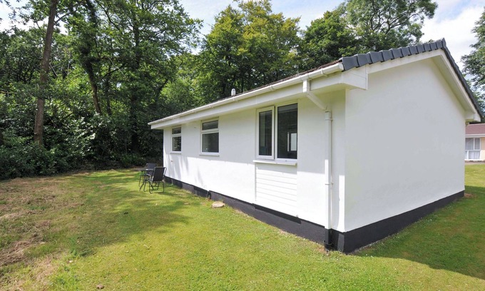 Liskeard House | 4 ROSECRADDOC LODGE HOLIDAY BUNGALOWS, family friendly in Liskeard