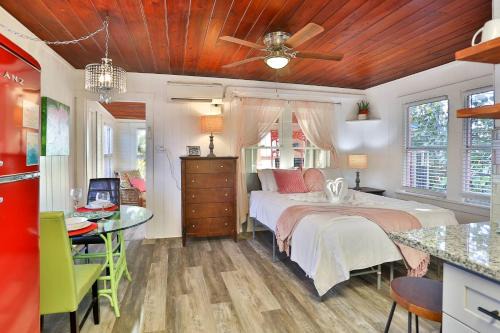 Treasure Island House | 4 - Seahorse Cottages - Hibiscus