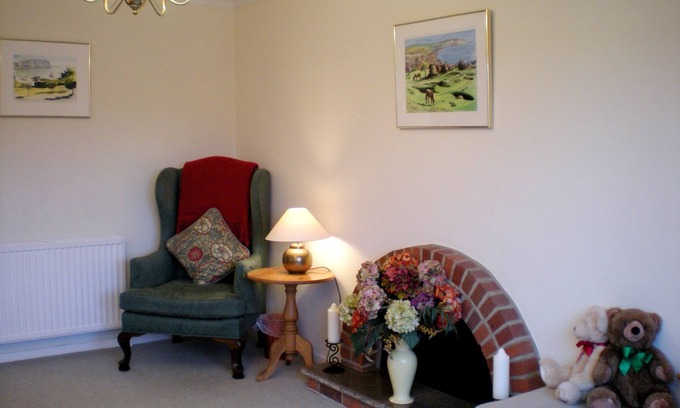 Swanage Apartment | 4 Star rated, 2 Bedrooms, close to beach & Town, free WiFi, reserved parking