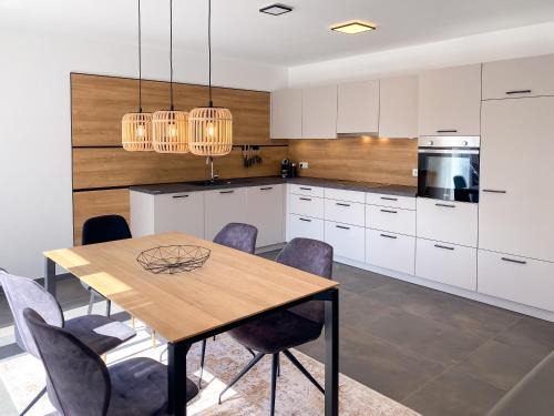 Ebermannstadt Apartment | 4-Zimmer Wohnung, zentral Fränkische Schweiz, Neubau, Parkplatz, 3 SZ, 2 BZ, große Terrasse