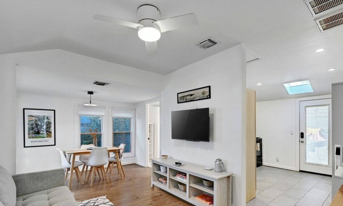 East Cesar Chavez Apartment | 40 Anthony St #A xxx