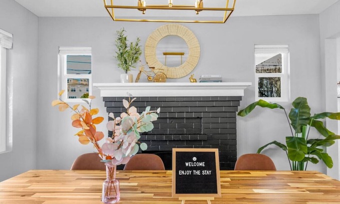 Wallingford House | 4016 Main (NEW) · 5b2b Newly Remodeled Entire House close to UW & DT