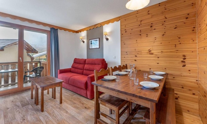 Les Orres Apartment | 40m from ski slopes, 1st floor, swimming pool, sauna, balcony, tv, ski locker, 34m², Les Orres